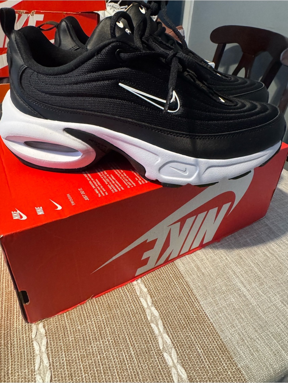 Nike Airs Max Portal Casual Shoes Black and White Low-Top Athletic Sneakers